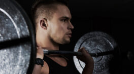 Quizá te miren mal, pero gruñir en el gimnasio puede mejorar tu rendimiento deportivo